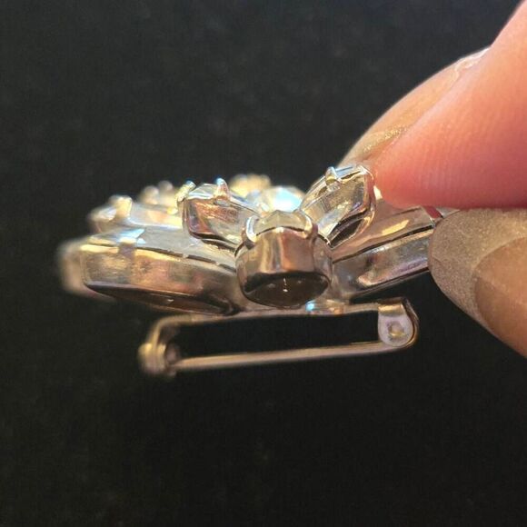 Vintage Rhinestone Flower Burst Brooch Pin - Picture 4 of 7
